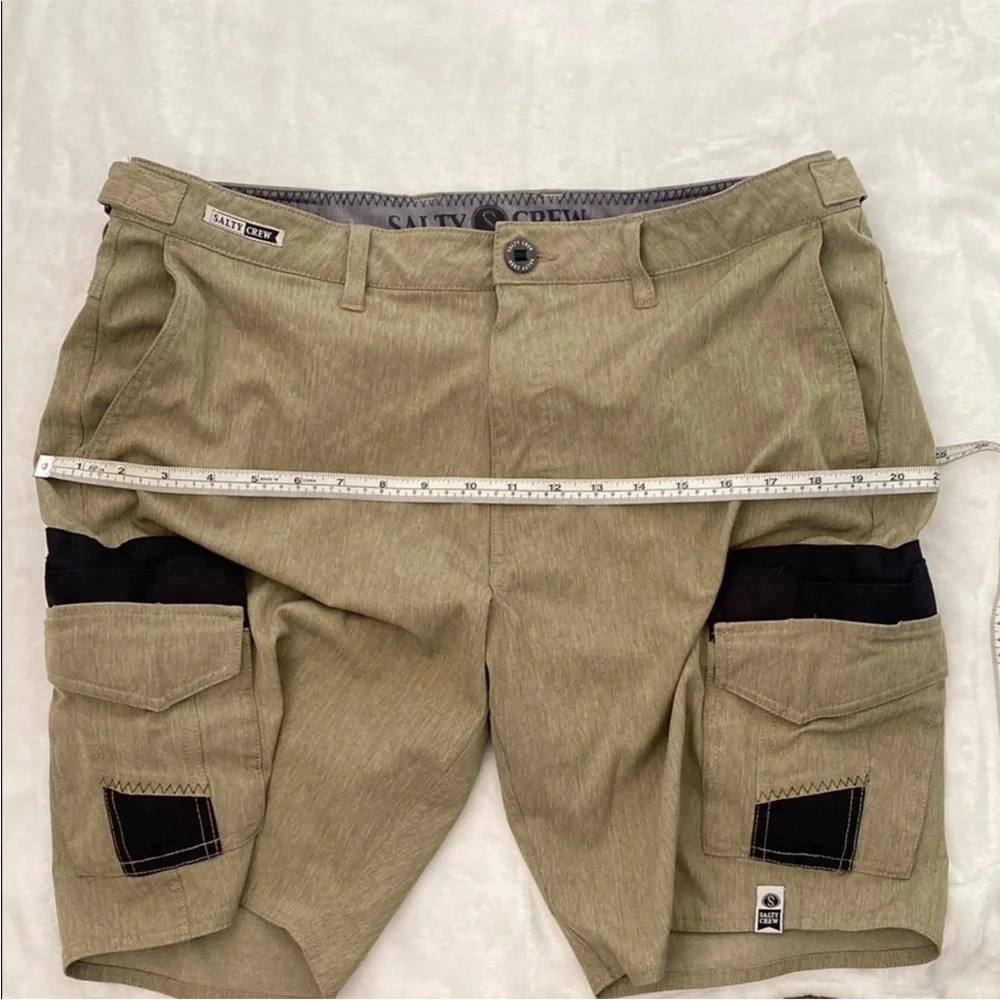 SALTY CREW Men’s Khaki Cargo Shorts with Black Trim. Size M
